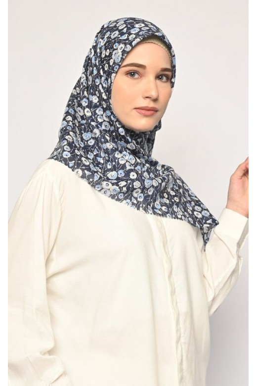 Hijab Segi Empat Sorae Navy Jahit Tepi